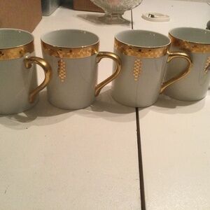 Tiffany & Co. Frank Lloyd Wright Imperial White w Gold Mugs 4 ea